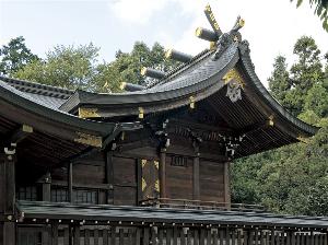 写真提供：広島県　速谷神社：「車買ったら速谷さん」全国的に交通安全の神様として有名です。