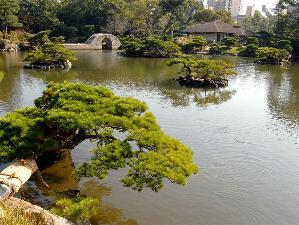 写真提供：広島県　縮景園：四季折々の自然豊かな庭園です。