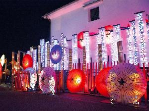 写真提供：熊本県観光連盟　山鹿灯籠浪漫百華百彩