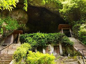 写真提供：熊本県観光連盟　霊巌洞・五百羅漢