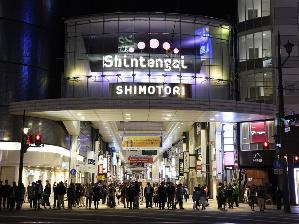 写真提供：熊本県観光連盟　下通アーケード　熊本県最大ショッピングアーケード！