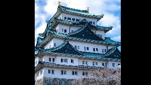 名古屋城へは地下鉄で2駅です