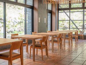 【レストラン】目の前の風景もご馳走、 季節を味わう山のダイニング。