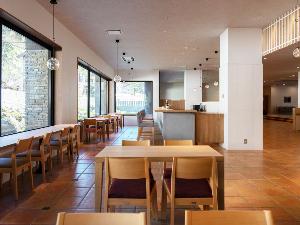 【ラウンジ＆カフェバー】スイーツやドリンクなどをご用意しております。<BR>