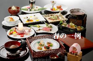 【料理３:特選会席】春のイメージ（季節や仕入により内容・器が変更する場合ございます）