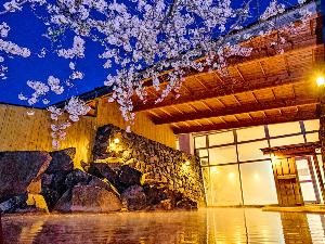 露天風呂（春・夜）