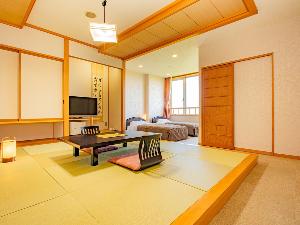 南館和洋室ツインベッド+8畳