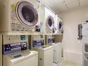 【館内施設（2階）】コインランドリー　※セキュリティのため、入室にはルームキーが必要となります