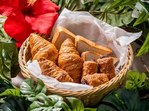 【朝食ビュッフェ（一例）】朝はパン派方へも、パンも複数種ご用意♪オリジナルサンドイッチも作れます