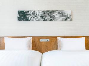 枕元に電源がございますので、充電にも便利♪