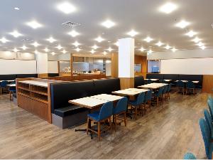 【朝食ビュッフェ】レストラン「ボンサルーテ」明るく清潔感のある空間です