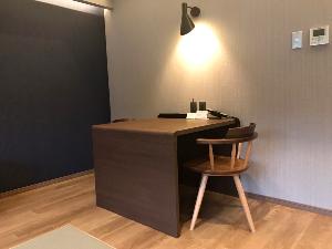 ◆和洋室（街側）／広々としたデスクはワーケーションにもぴったり（客室一例）