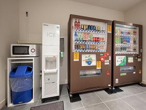 電子レンジ、製氷機、自動販売機（4階）