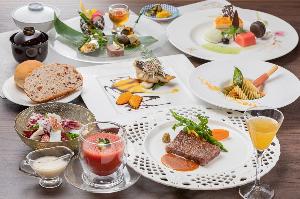 【夕食イメージ】地元の旬の食材をふんだんに使用した洋食コース料理をご準備しております