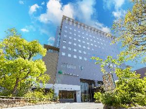 福岡市街にほど近い立地でありながら、たくさんの緑や花に囲まれた落ち着いた空間です。