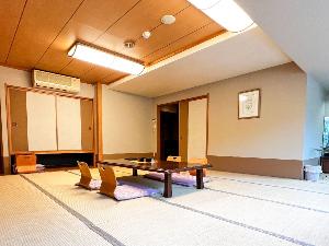 【街側】グループ客室／大人数でも快適にお過ごしいただける開放的な空間（客室一例）