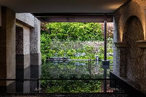 【6階 SPA「華頂」】半露天風呂のイメージ