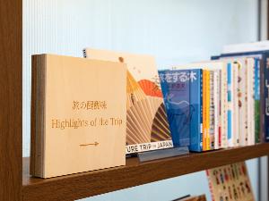 【ライブラリーカフェ】日本だけでなく世界や宇宙まで、幅広い視点から「旅」を感じられる本をセレクト。