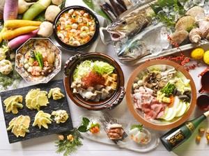 【夕食ビュッフェ／献立例】当館オリジナル鍋比べなど、心も体も温まる献立の数々