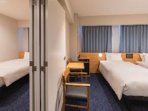 コネクティングルーム  32.9平米　スタンダードダブルとスタンダードツインの2部屋が繋がっています。　全館浄水システム採用　Wi-Fi＆有線LAN接続無料　加湿機能付空気清浄機