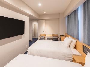 コネクティングルーム  32.9平米　スタンダードダブルとスタンダードツインの2部屋が繋がっています。　全館浄水システム採用　Wi-Fi＆有線LAN接続無料　加湿機能付空気清浄機