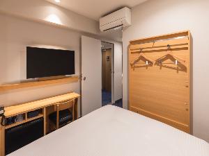 コネクティングルーム  32.9平米　スタンダードダブルとスタンダードツインの2部屋が繋がっています。　全館浄水システム採用　Wi-Fi＆有線LAN接続無料　加湿機能付空気清浄機