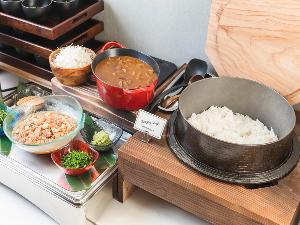 牛タン朝カレー（メニュー一例）