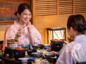 ～お食事イメージ～ゆったりと語り合いながら、色とりどりのお料理をお楽しみください。