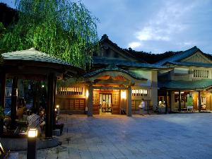 山中座・菊の湯（夕景）