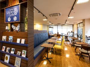 ×【ライブラリーカフェ】自動車産業で有名な刈谷をイメージした内装でクッションには「三河木綿」を使用