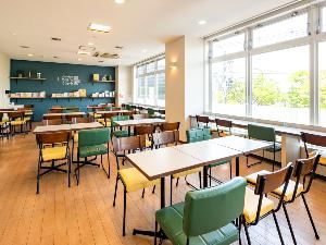 ×【ライブラリーカフェ】”ものづくりのまち燕三条”をコンセプトに空間を装飾しています