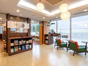 【ライブラリーカフェ】営業時間：10時〜24時◆無料でご利用いただけます