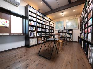 自由にゆっくり閲覧できる図書室