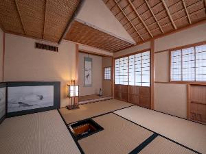 本館10畳/松の間　表千家残月亭映し、四畳半の茶室付