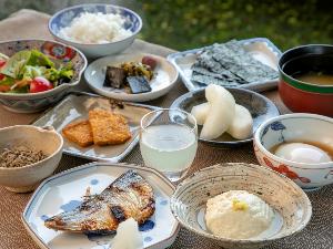 「7色のこだわり　朝からつごはん」を提供しています