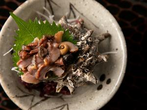 コリコリとした食感が楽しめる新鮮なサザエの刺身