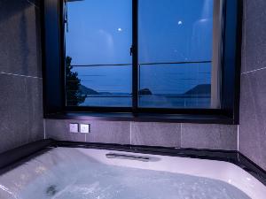 一棟貸し - Castle Side Villa 波静 -バスルームからの眺め