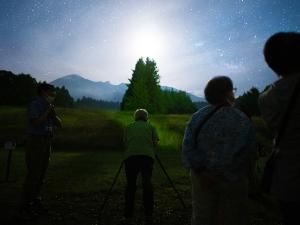 【天体望遠鏡】プロのガイド付きで天体観測：天候に恵まれれば、実際に外に出ての星空観賞も行います。