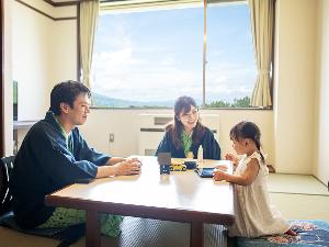 【和洋室】裸足でくつろげる和室６畳：お子様も安心！ファミリーやグループでのご利用に人気（１名〜５名）