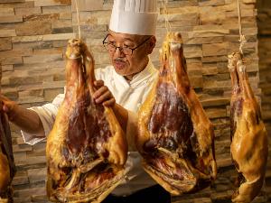【料理人のこだわり】選び抜かれた素材：経験豊富なシェフが食材の旬を見極め、最も美味しい調理方法で提供