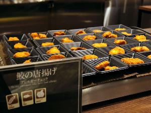 【料理一例】鮫の唐揚げ（郷土料理）：低カロリーで高タンパク、鉄分やDHA、ビタミンBなども豊富です。