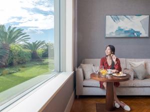 Executive Lounge image