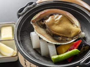 【鮑バター焼き】鮑の上でバターがとろ～っととろける！鮑のコリコリ食感が堪らない贅沢な一品。 [ プラン内容 ]