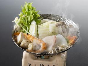 【寄せ鍋】魚介の旨みがぎゅっと凝縮されたお出汁が堪らない寄せ鍋。冬にぴったりなあったか味覚鍋を堪能。