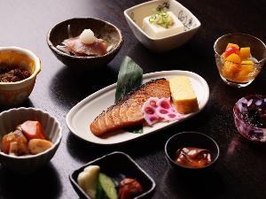 【朝食】おばんざいとハーフビュッフェ/お食事イメージ