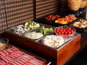 【朝食】おばんざいとハーフビュッフェ/豊富な品揃えu