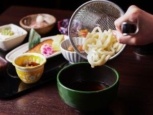 【朝食】おばんざいとハーフビュッフェ/うどん
