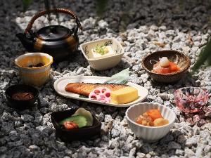 【朝食】おばんざいとハーフビュッフェ/和食イメージ
