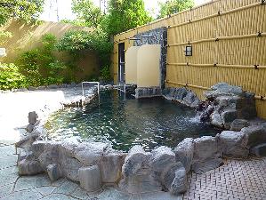 隣接施設「おんせんの森」外湯　提供：おんせんの森