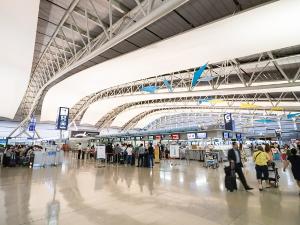 ◆主要交通機関｜関西国際空港（公共交通機関で約60分）